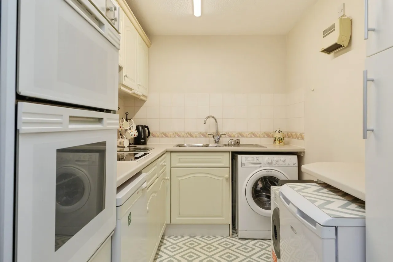 Wycliffe Court, Yarm, Durham, TS15, photo 4