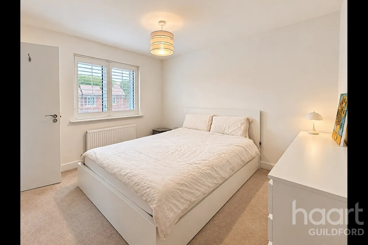 Yew Close, Leatherhead, KT24, photo 8