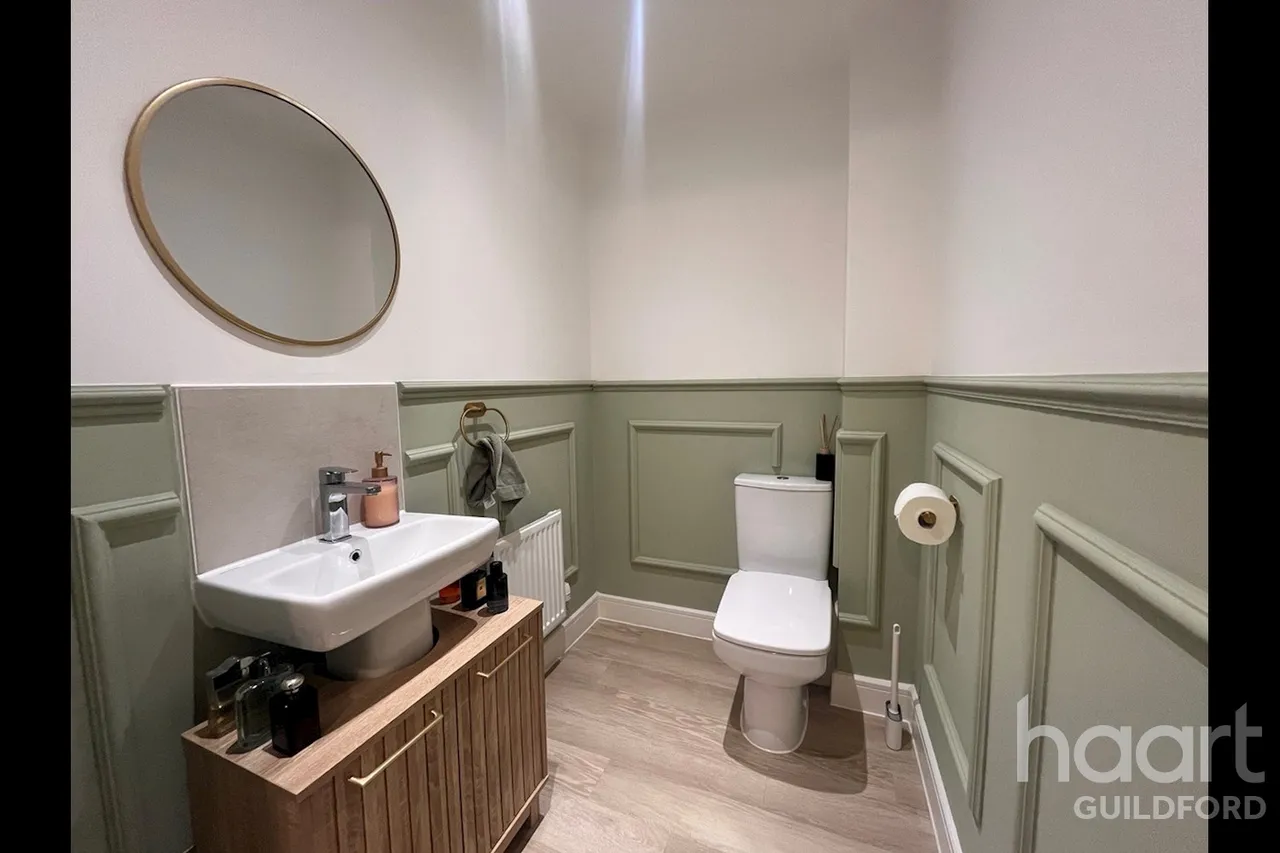 Yew Close, Leatherhead, KT24, photo 4