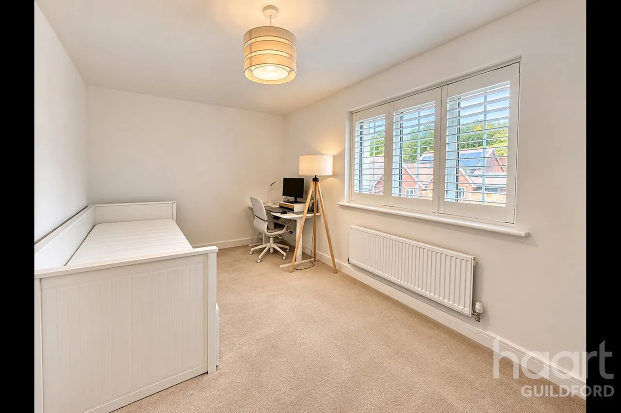 Yew Close, Leatherhead, KT24, photo 9