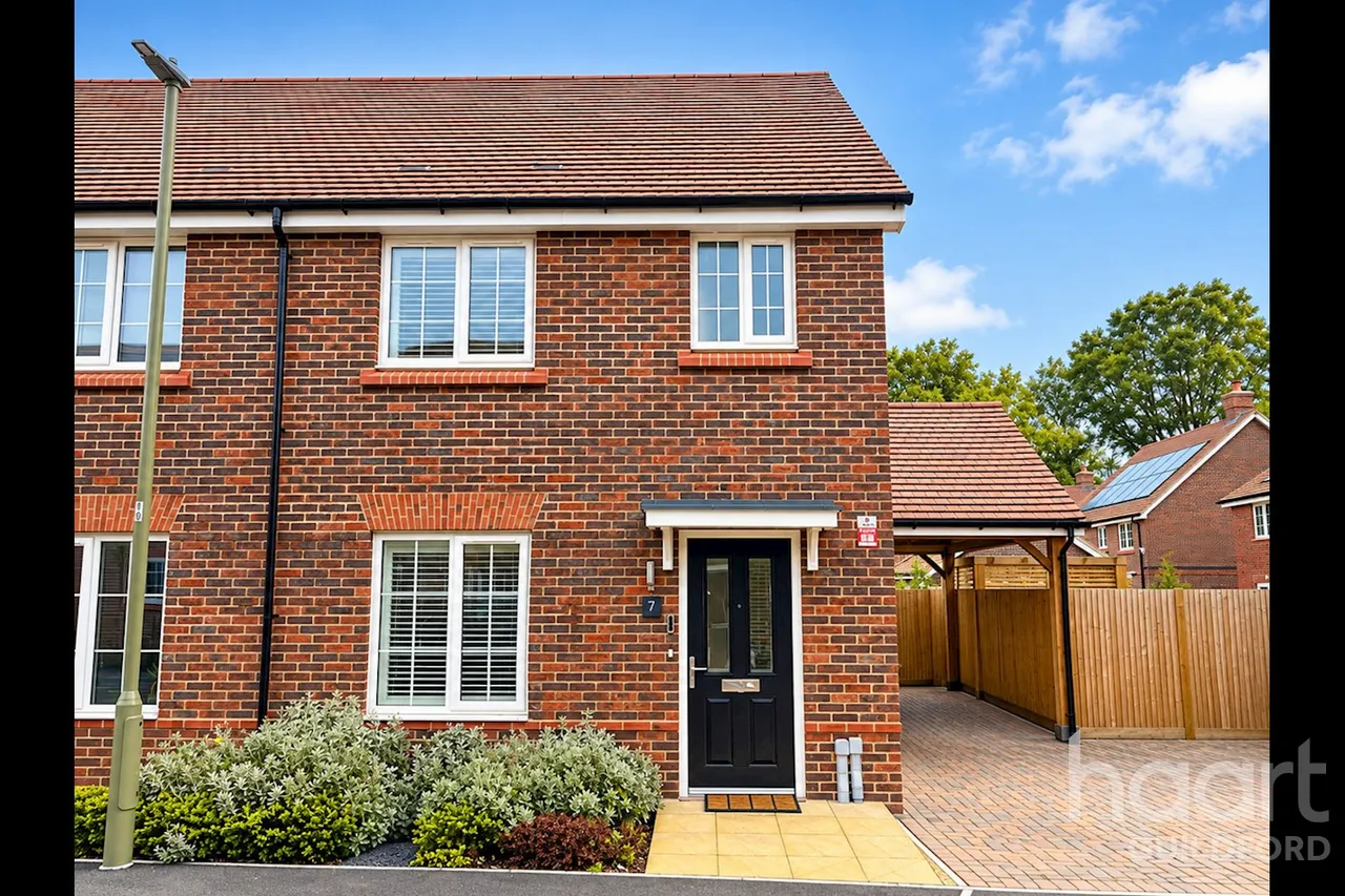 2 bed house for sale, Yew Close, Leatherhead, KT24