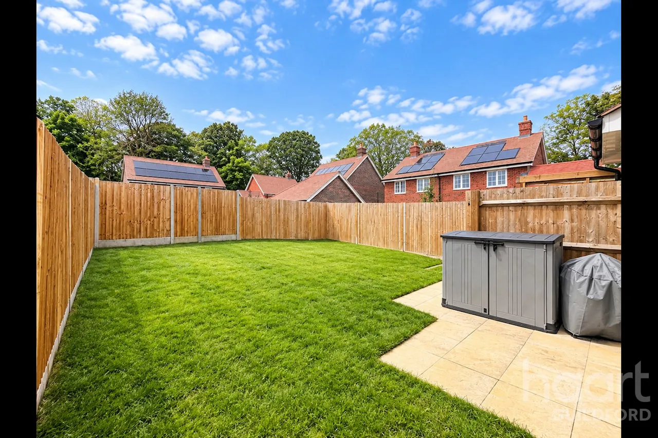 Yew Close, Leatherhead, KT24, photo 6