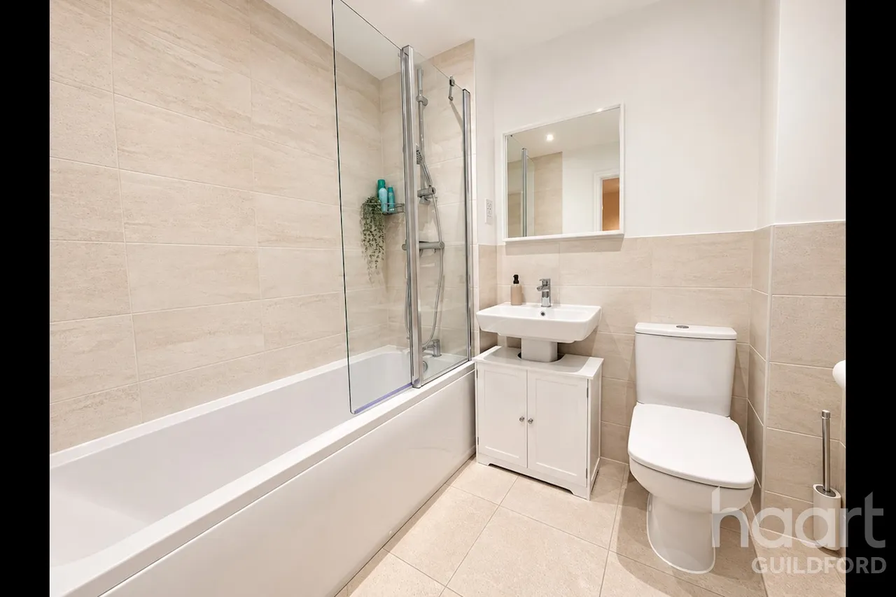 Yew Close, Leatherhead, KT24, photo 7