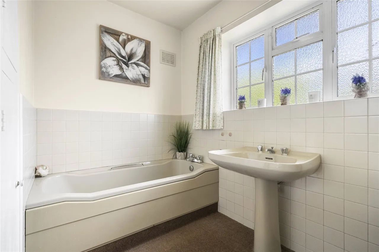 Gordon Road, Claygate, Esher, Surrey, KT10, photo 10