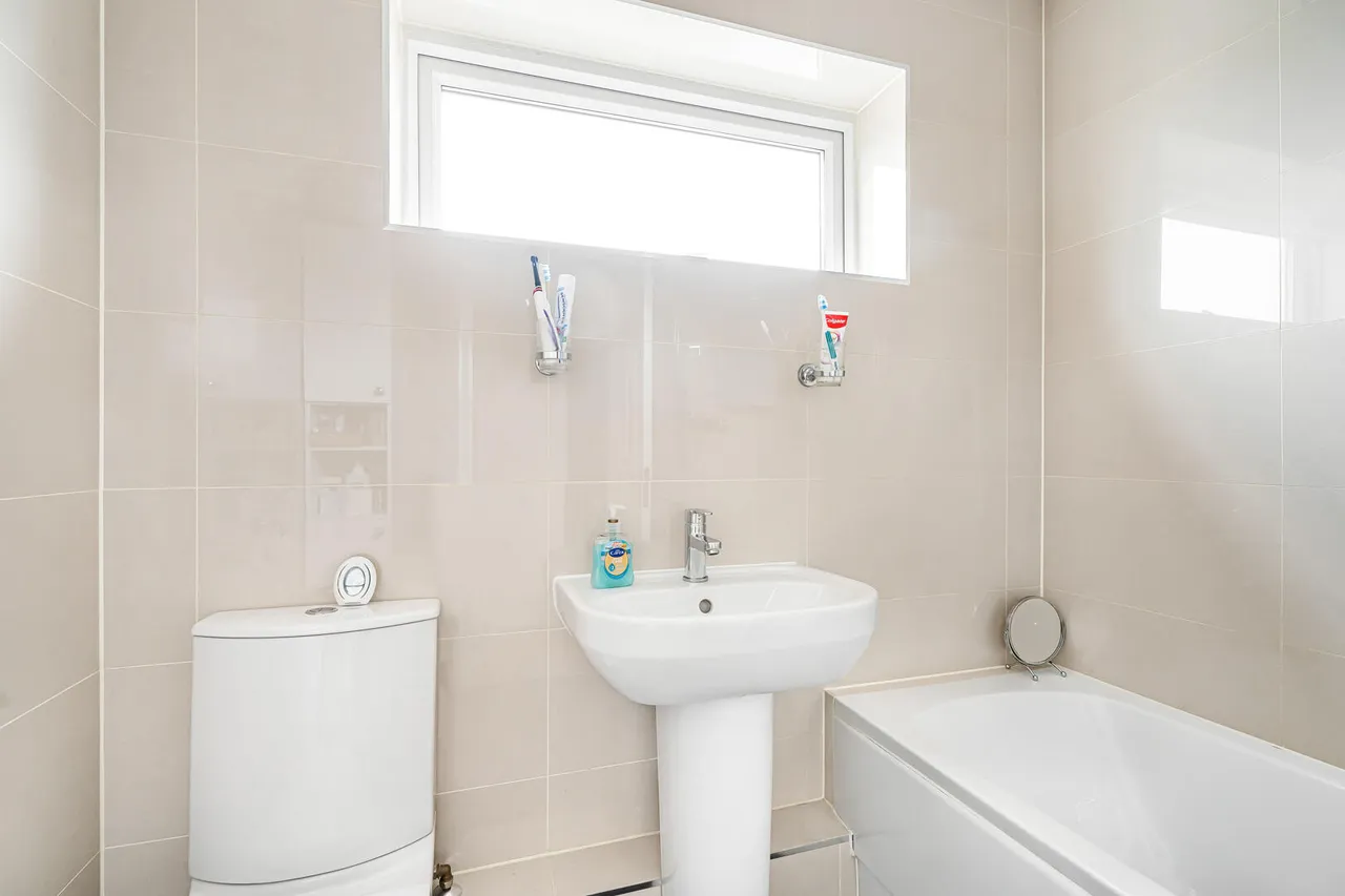 Nags Head Road, Enfield, EN3, photo 9