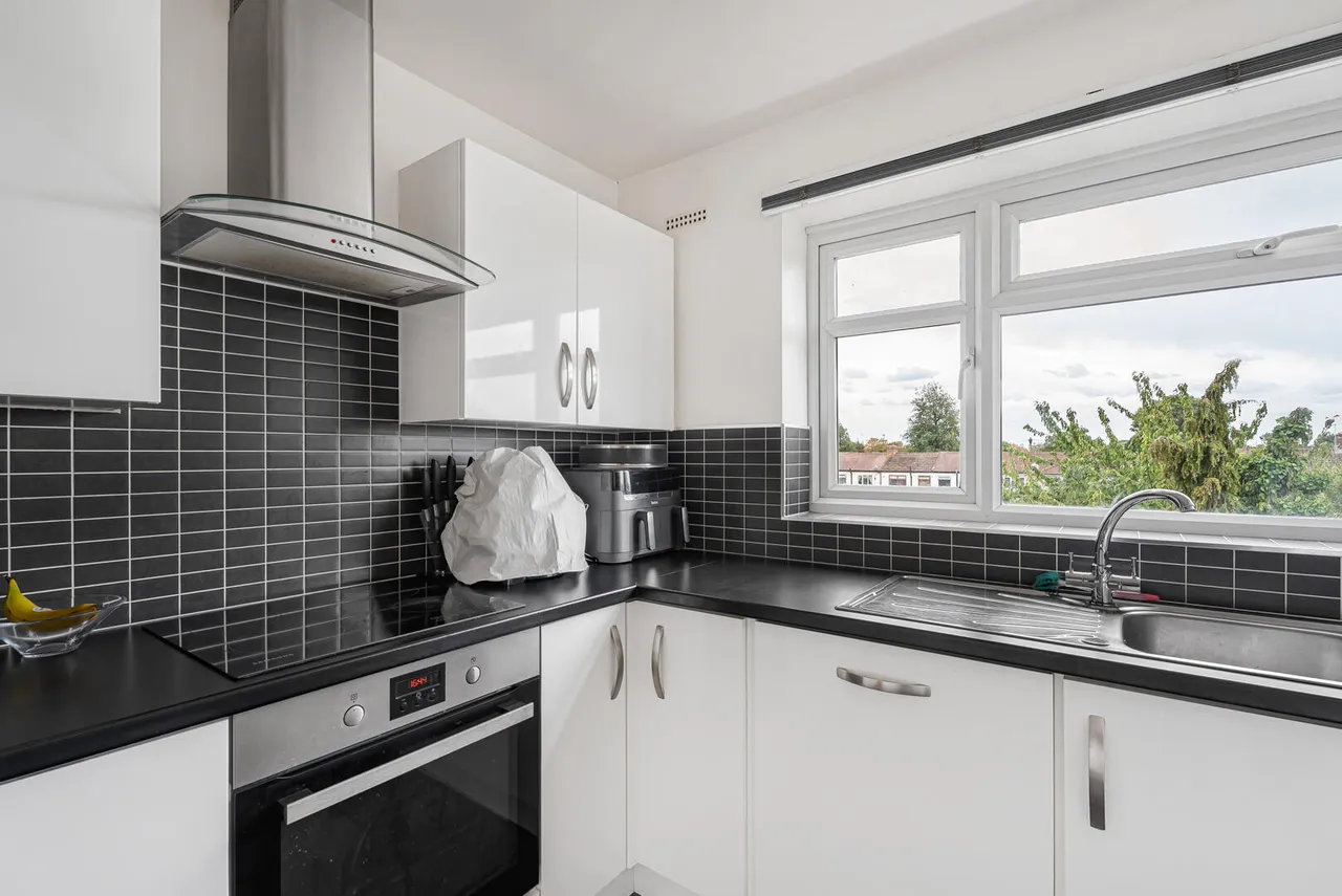 Nags Head Road, Enfield, EN3, photo 2