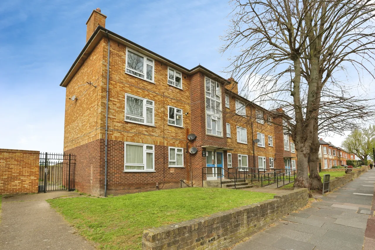1 bed flat for sale, Westmount Road, London, SE9