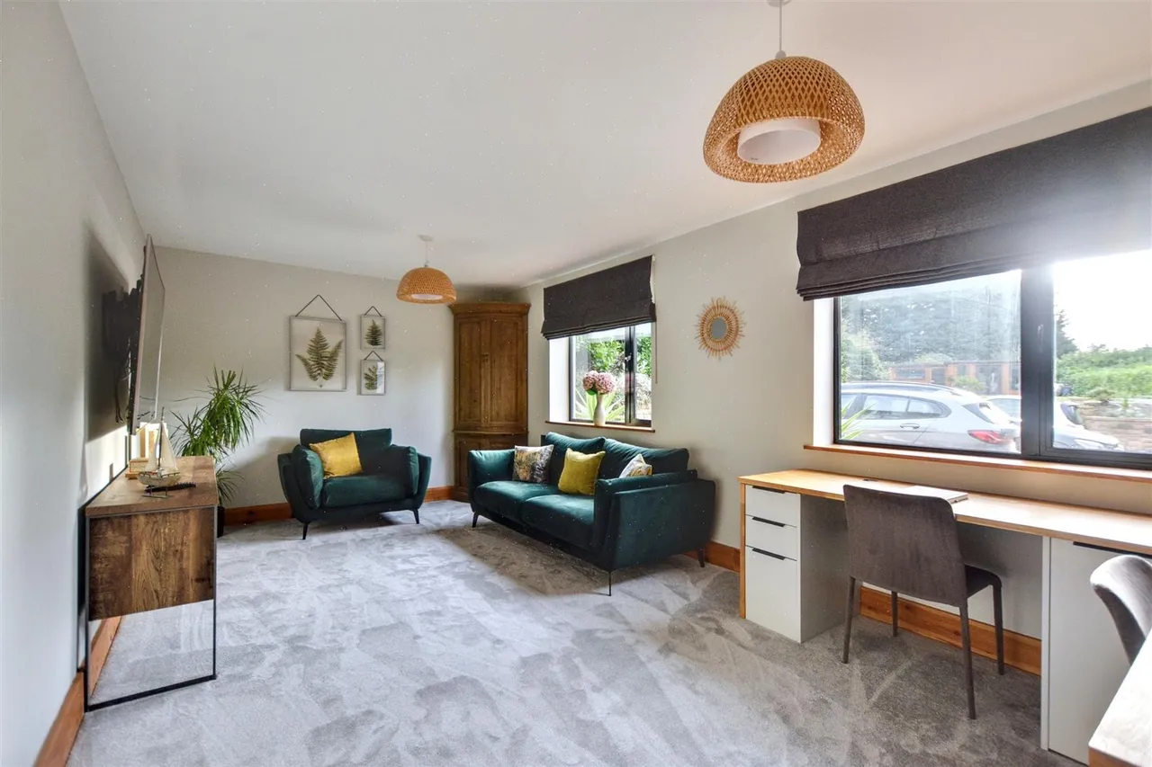 Hillside, Castle Donington, DE74, photo 8