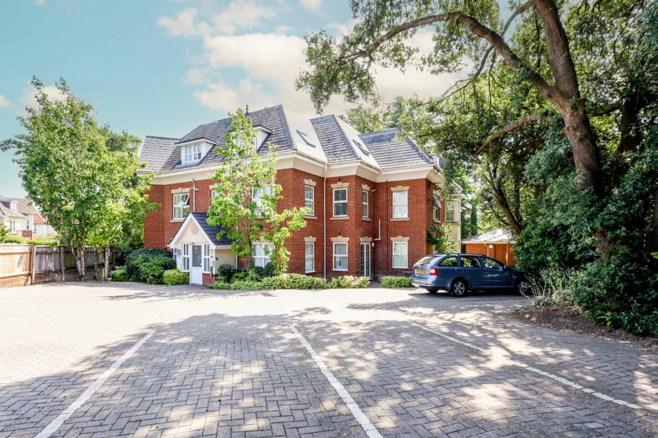 2 bed flat for sale — Talbot Road, Bournemouth