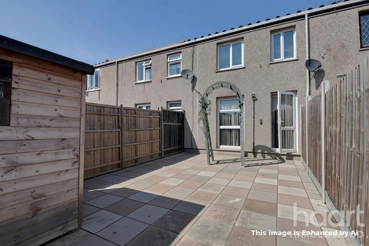 Bellflower Path, Harold Hill, RM3, photo 10