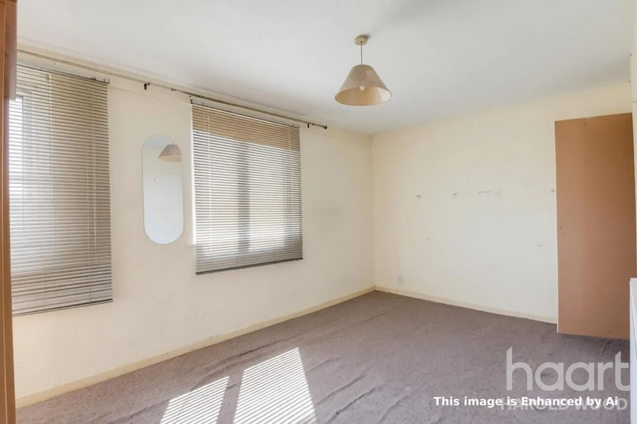Bellflower Path, Harold Hill, RM3, photo 7