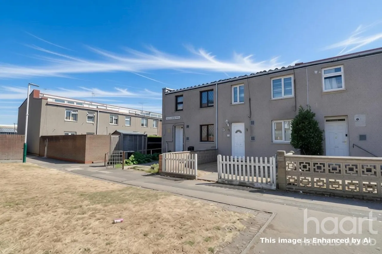 Bellflower Path, Harold Hill, RM3, photo 13