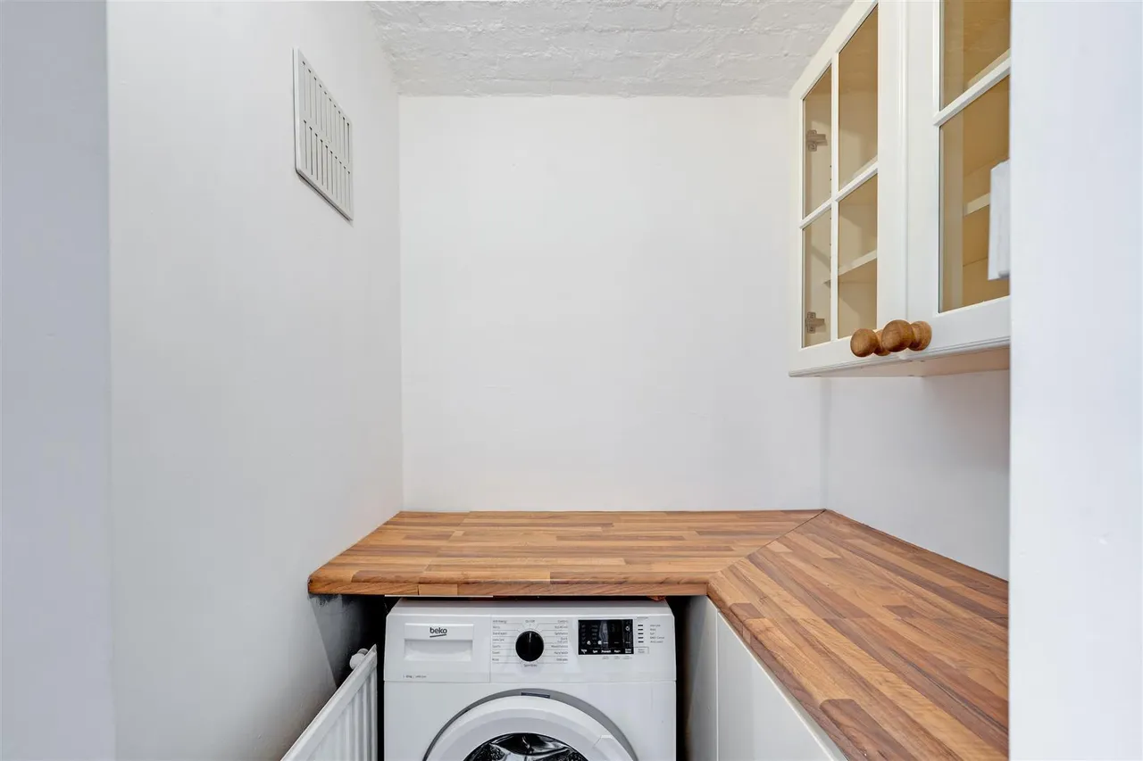 Uxbridge Road, Hampton Hill, TW12, photo 6