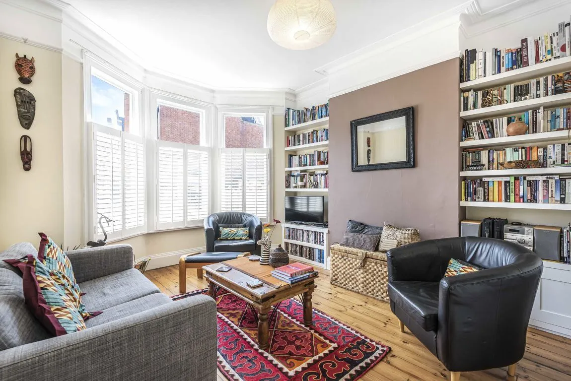 2 bed flat to rent, Burnbury Road, SW12