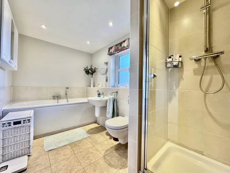 Grange Drive, Wooburn Green HP10 0QD, photo 4