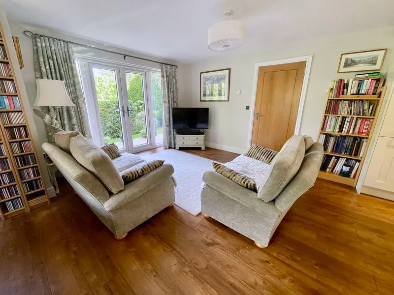 Grange Drive, Wooburn Green HP10 0QD, photo 8