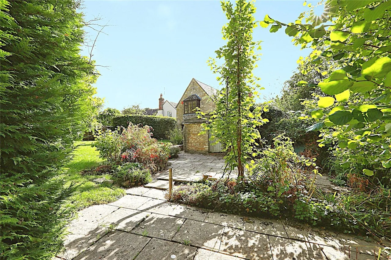The Cross, Childswickham, WR12, photo 16