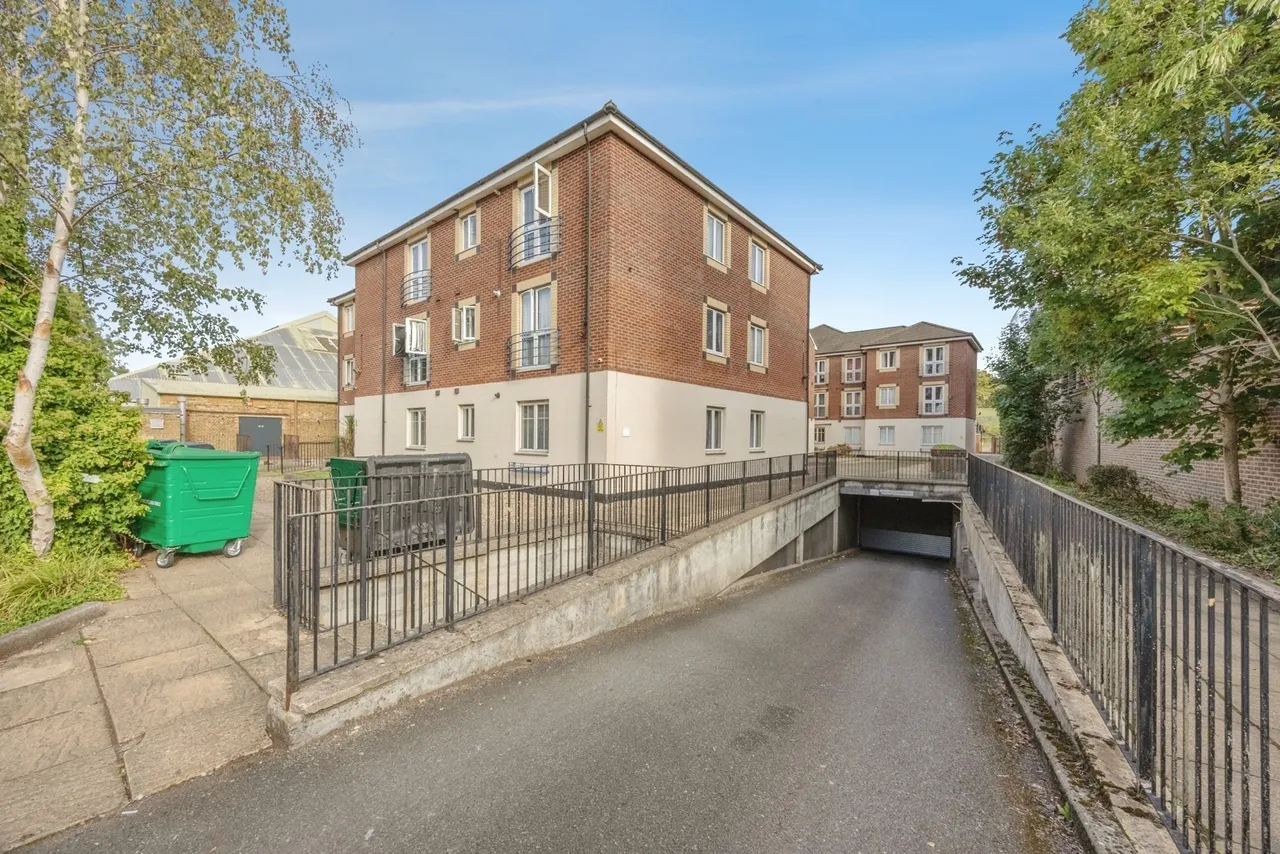 Brighton Road, Purley, CR8, photo 8