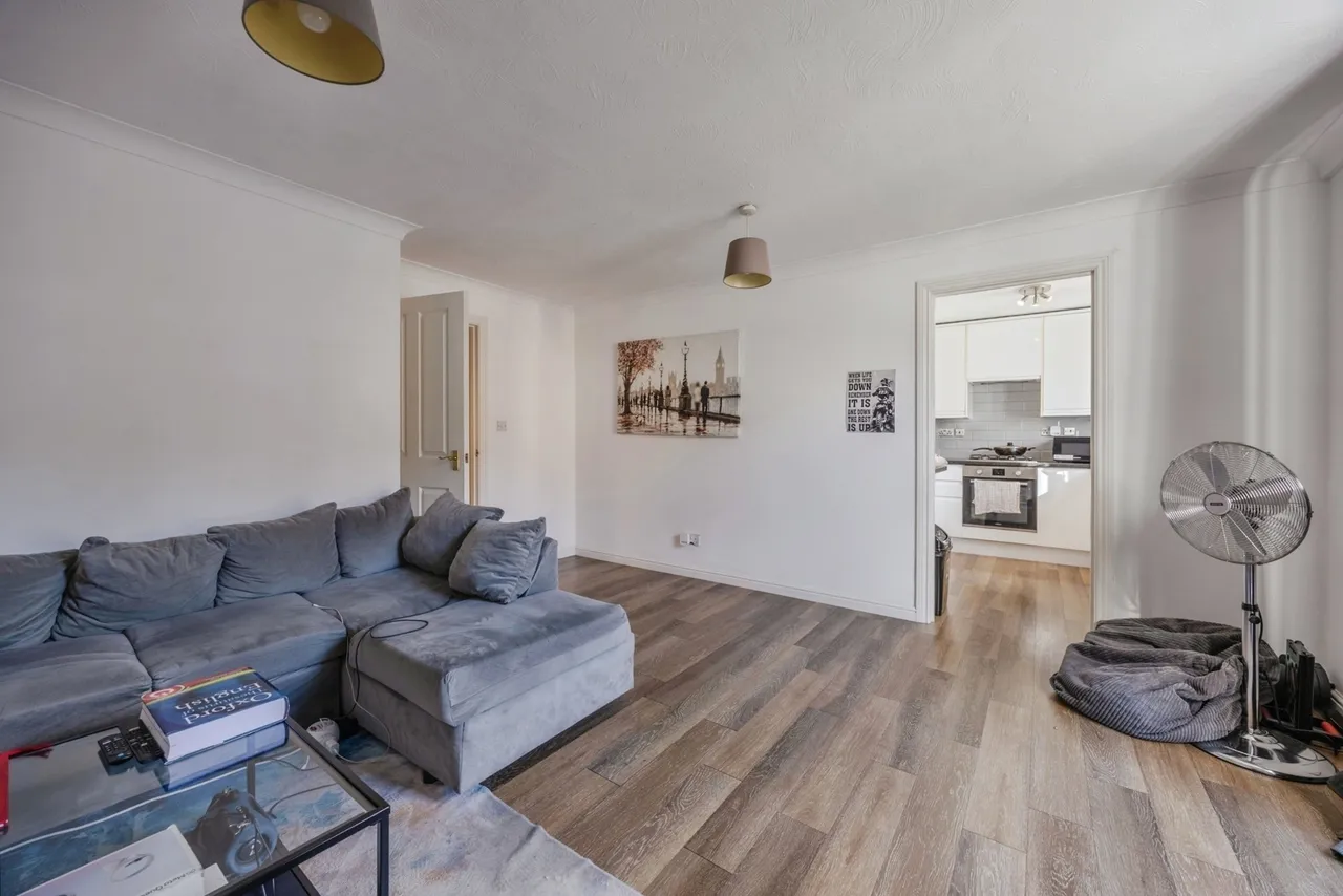 Brighton Road, Purley, CR8, photo 2