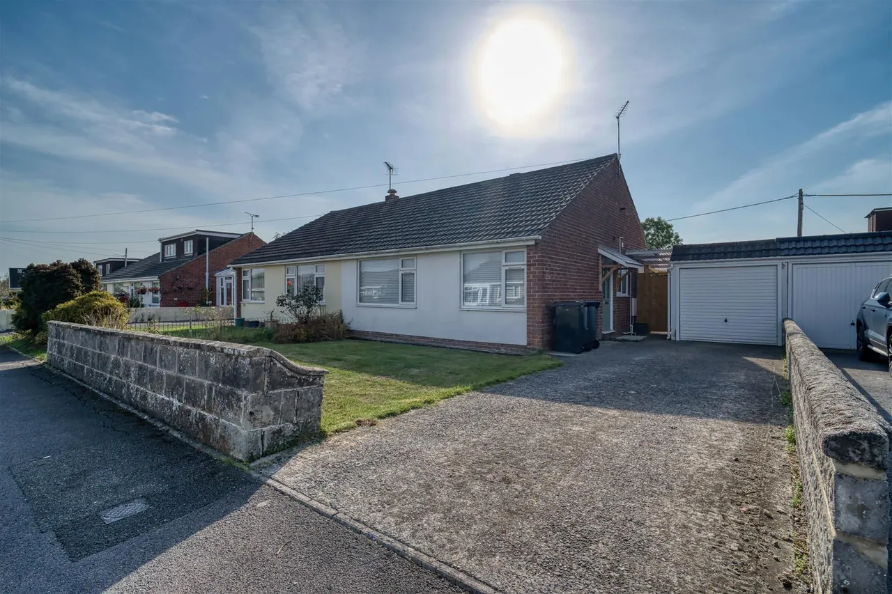 2 bed house for sale, Lammas Close, Gillingham