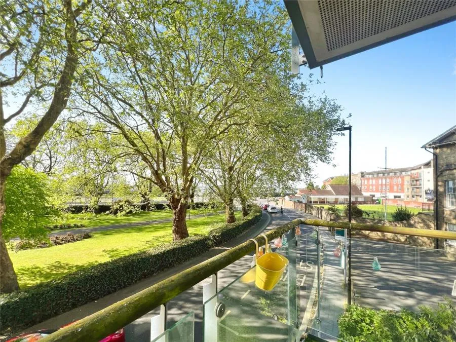 Orchard Place, Southampton, SO14, photo 2