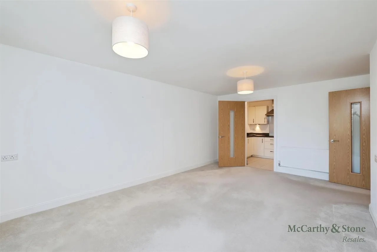 2 bed flat for sale, The Broadway, Amersham, HP7