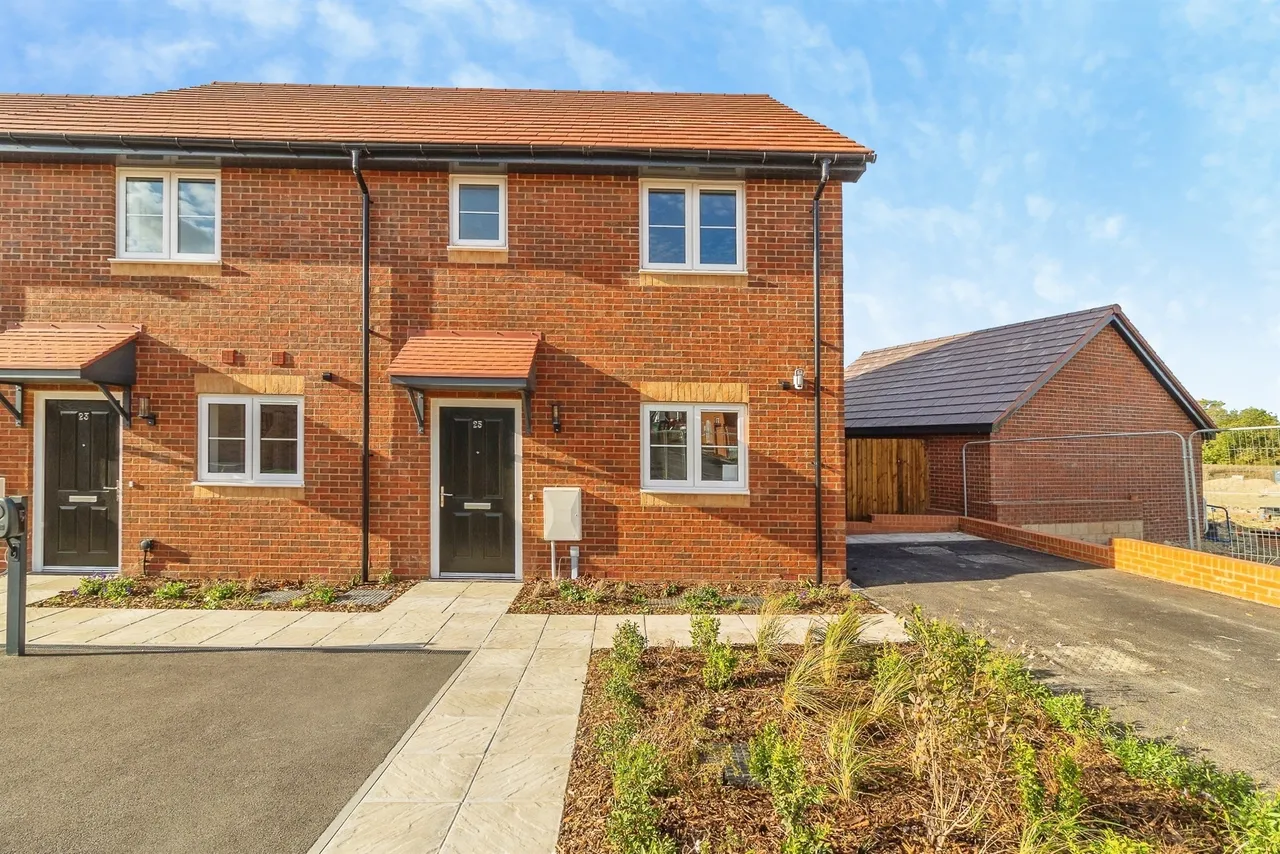 3 bed house for sale, Toddington Road, Harlington, LU5