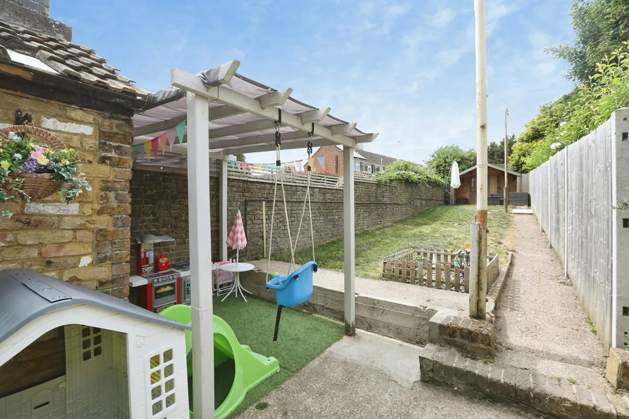 Hythe Road, Sittingbourne, Kent, ME10, photo 8