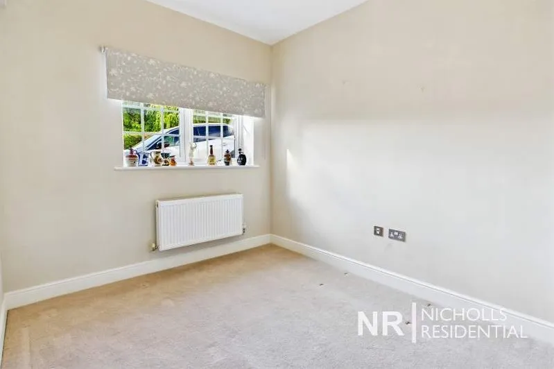 Green Lane, Chessington, KT9, photo 12