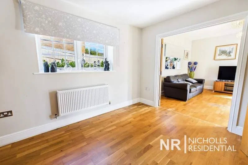 Green Lane, Chessington, KT9, photo 7