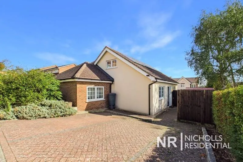 4 bed house for sale, Green Lane, Chessington, KT9