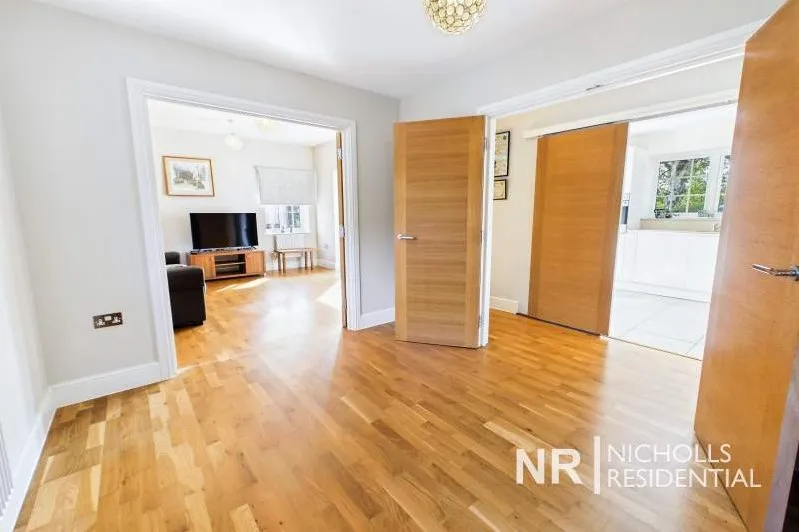 Green Lane, Chessington, KT9, photo 6