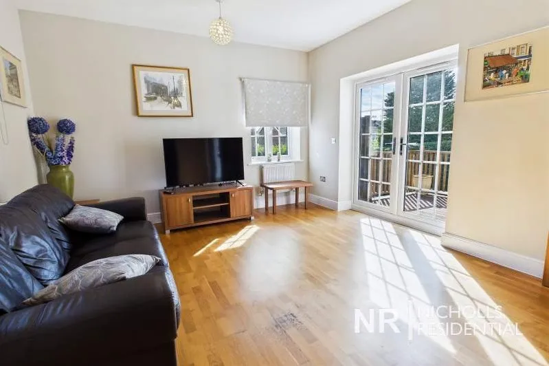 Green Lane, Chessington, KT9, photo 3