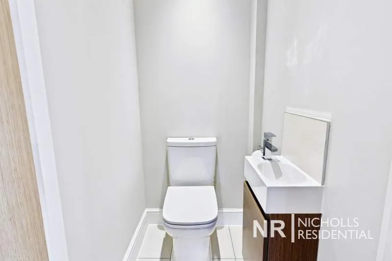 Green Lane, Chessington, KT9, photo 8