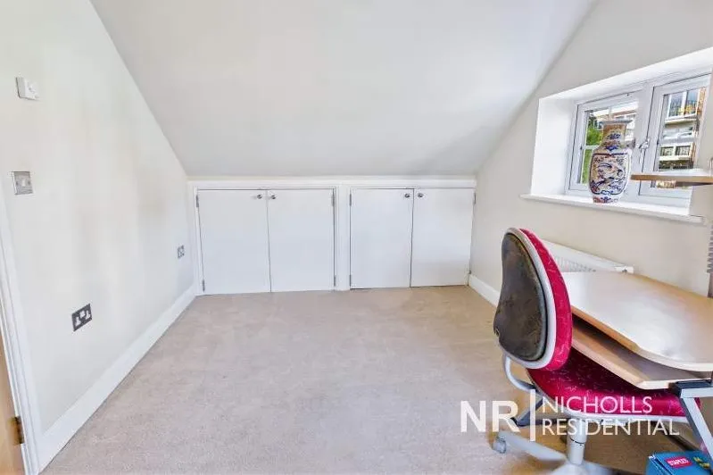 Green Lane, Chessington, KT9, photo 17