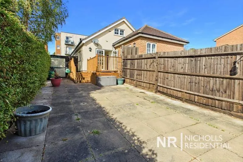 Green Lane, Chessington, KT9, photo 21