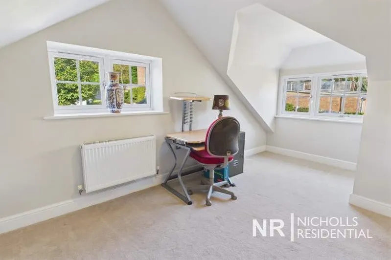 Green Lane, Chessington, KT9, photo 13
