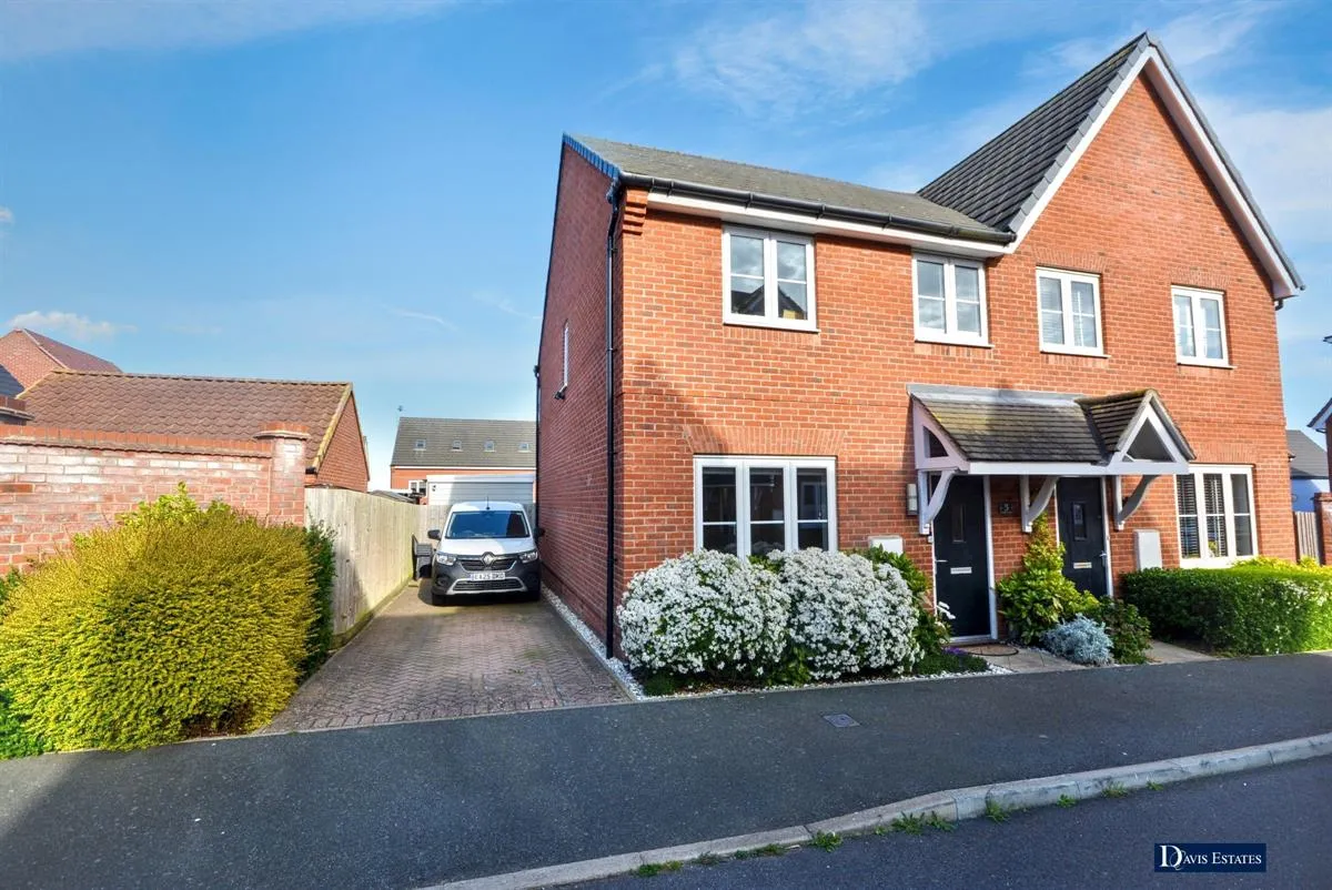 3 bed house for sale — Bruton Link, Dunton Fields, Laindon, Basildon