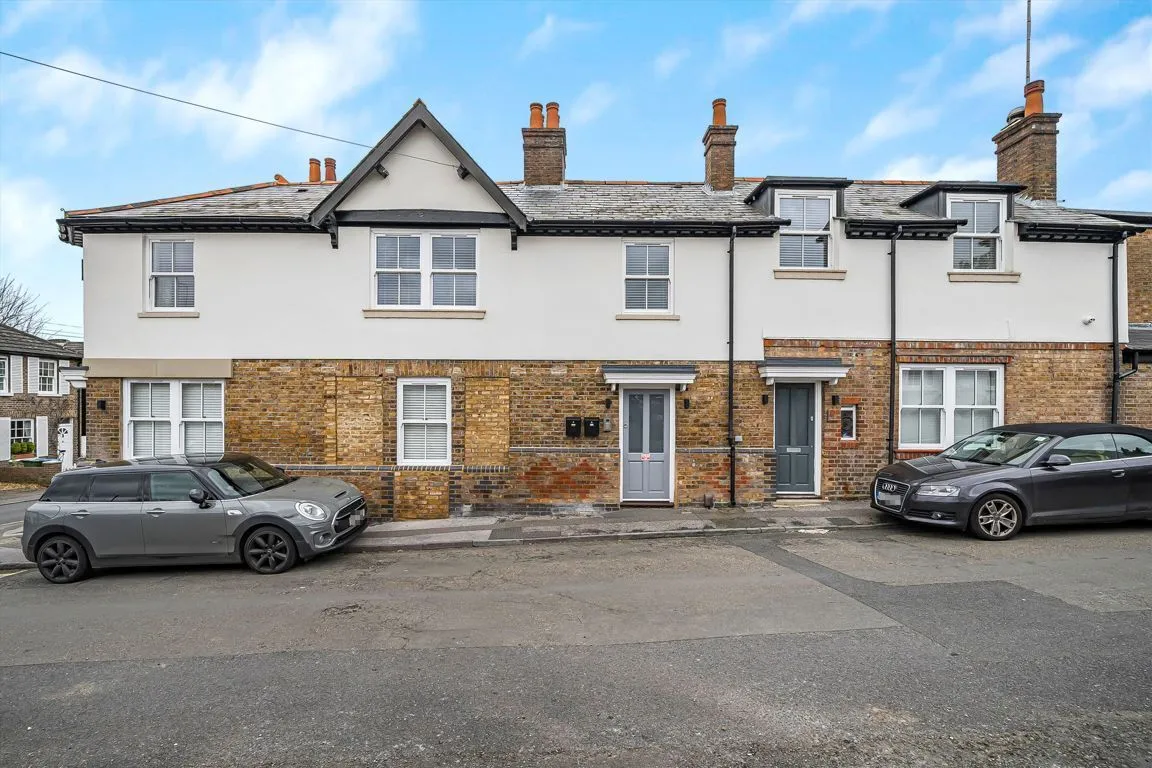 1 bed flat to rent, Cross Road, Weybridge, KT13