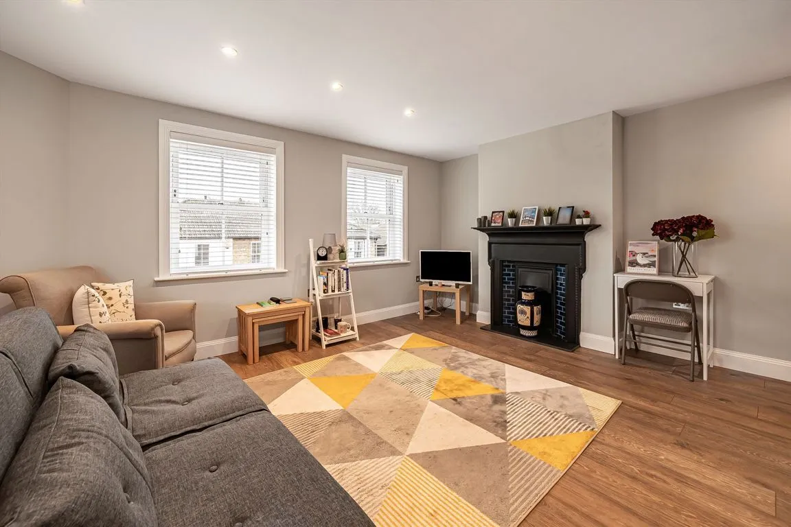 Cross Road, Weybridge, KT13, photo 2
