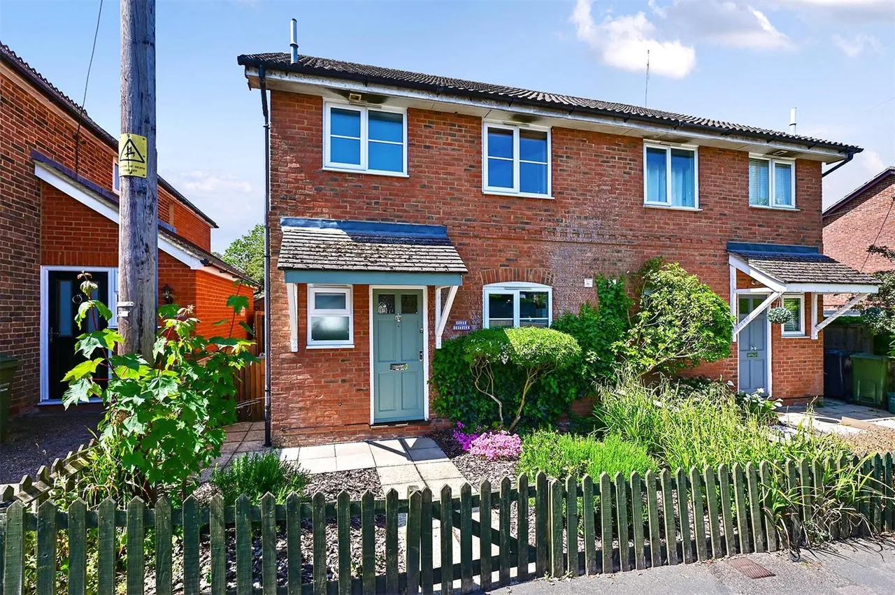 3 bed house for sale — Grove Road, Ash Vale, Guildford, Surrey, GU12 5BD