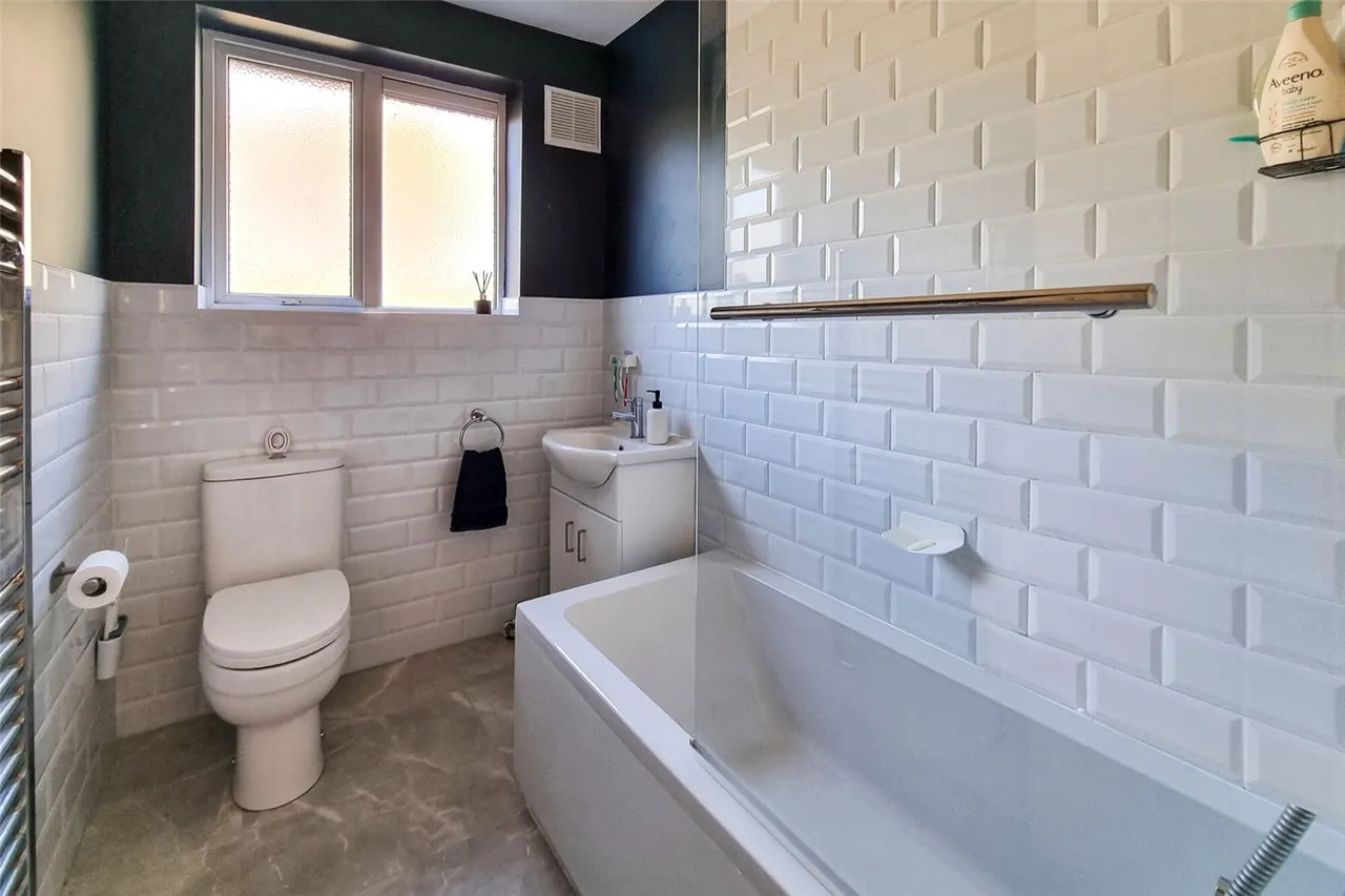 May Crescent, Ash, Guildford, Surrey, GU12 6PS, photo 8