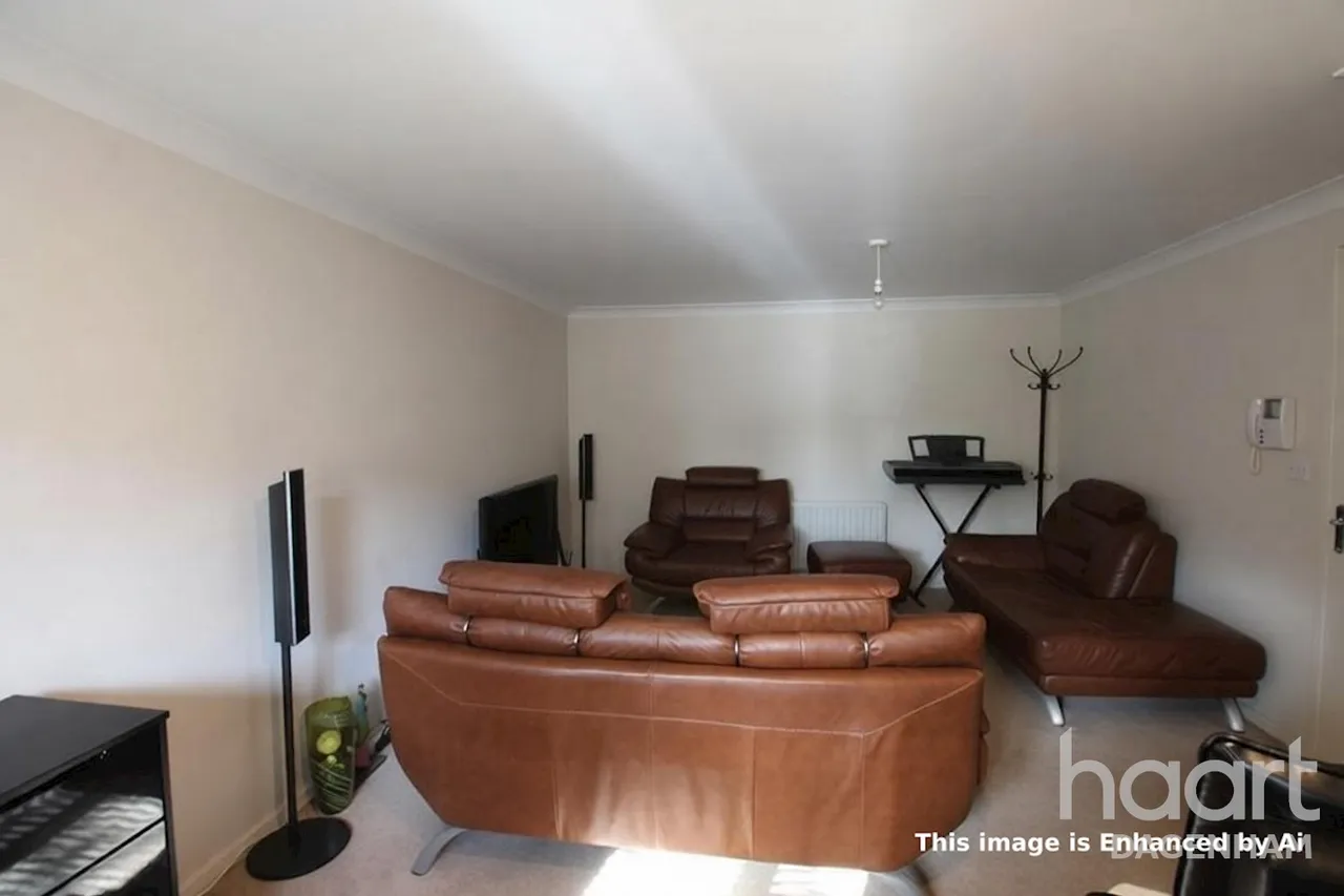 Tallow Close, RM9, photo 4