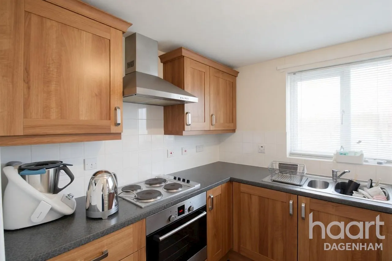 Tallow Close, RM9, photo 2