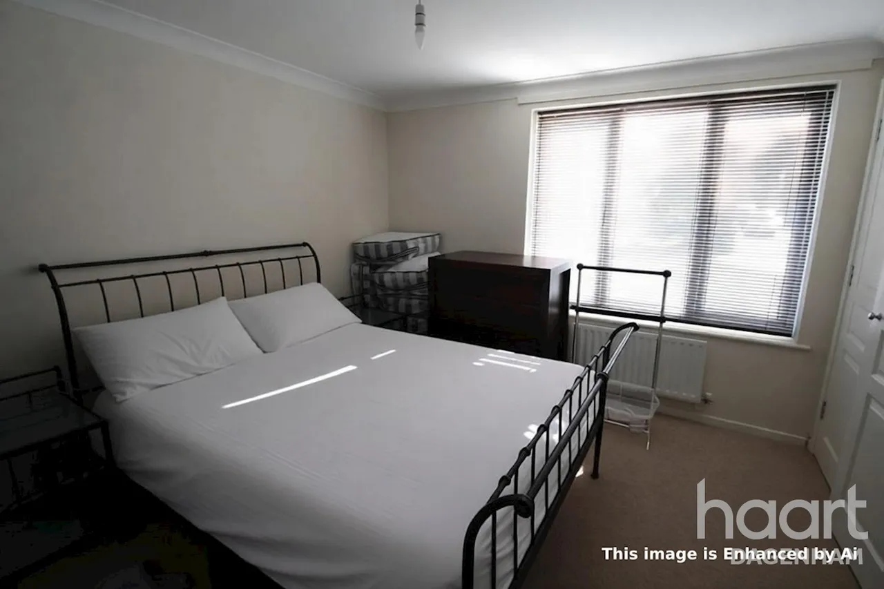 Tallow Close, RM9, photo 7