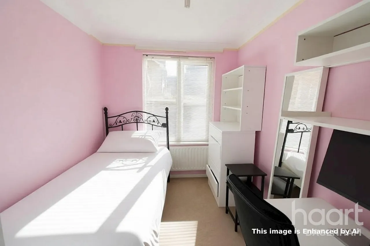 Tallow Close, RM9, photo 9