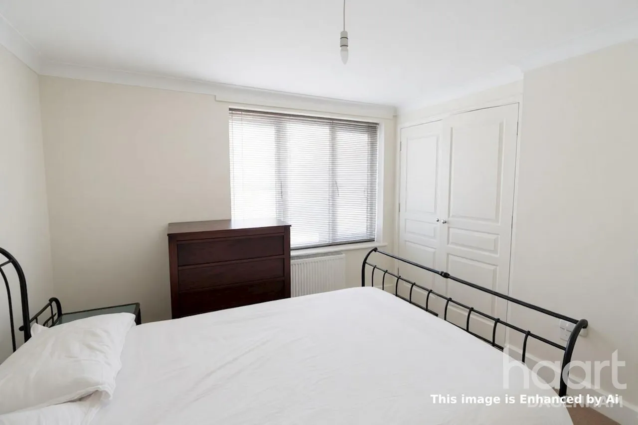 Tallow Close, RM9, photo 8