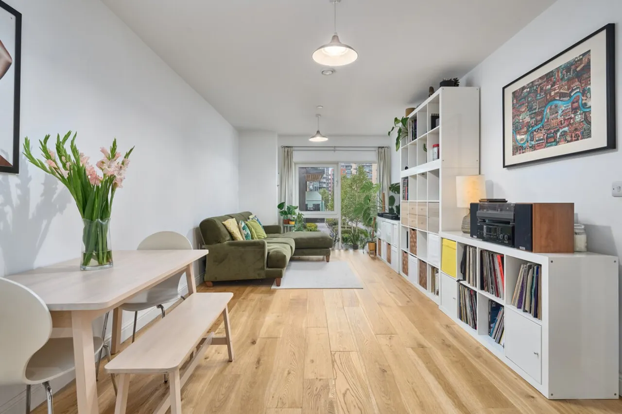 2 bed flat for sale, Flotilla House, Battersea Reach, SW18