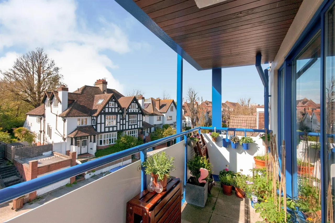 2 bed flat for sale — York Avenue, Hove