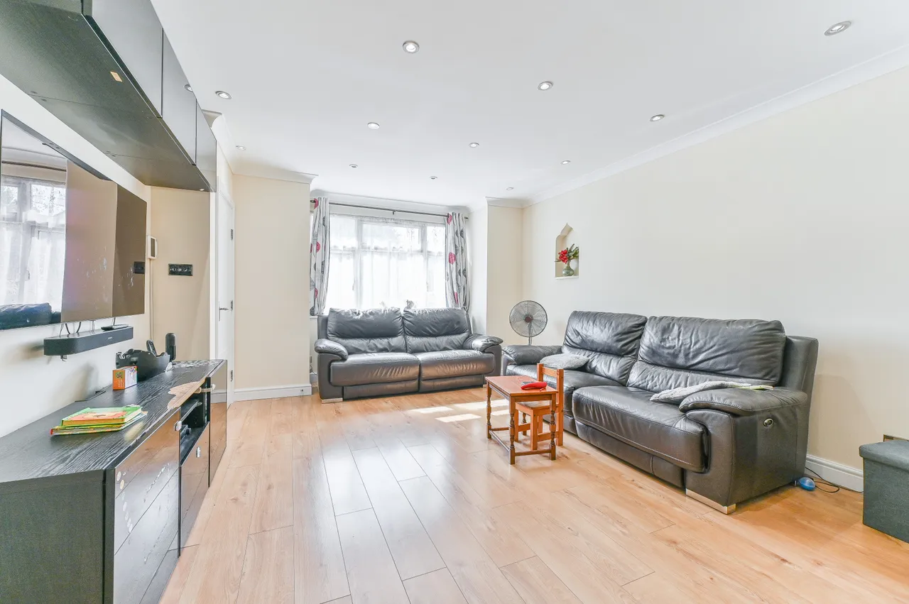 55 Brinkley Road, Worcester Park, photo 2
